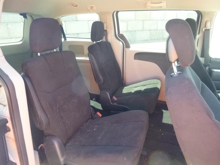 2014-dodge-grand-caravan-image-21