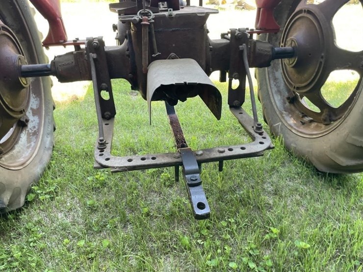 farmall-h-tractor-image-7