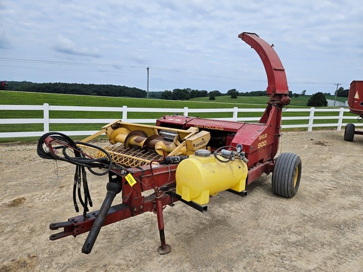 new-holland-900-image-1