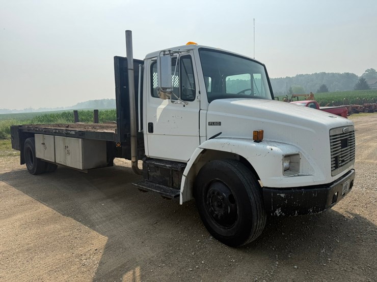 2000-freightliner-fl60-image-7