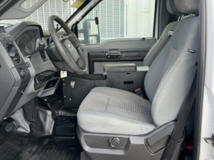 2016-ford-f550-image-28