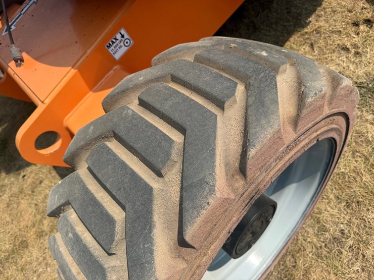 2012-jlg-600aj-image-42