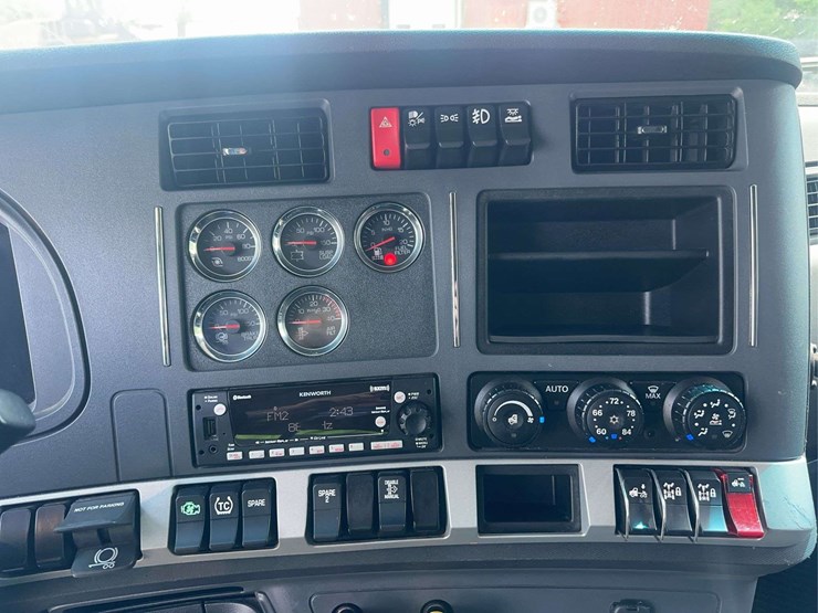 2022-kenworth-t680-image-26