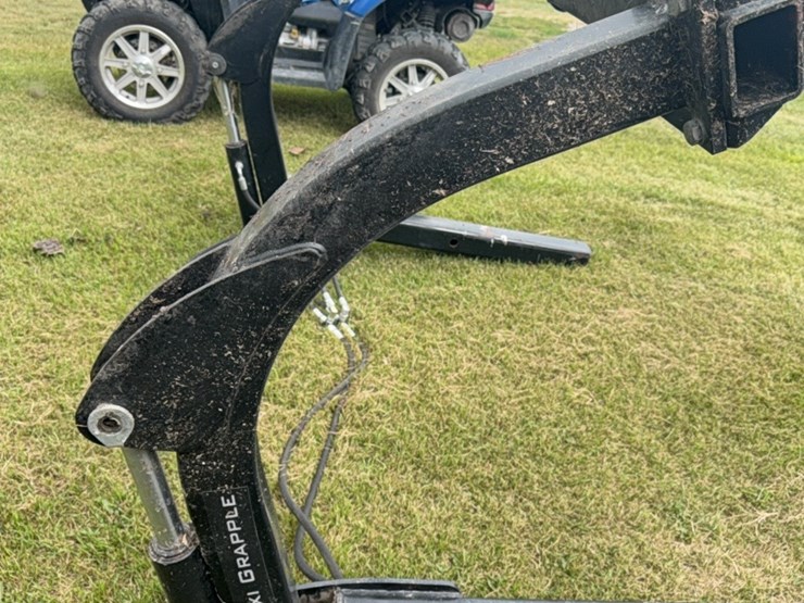 grapple-fork,-like-new,-came-off-new-holland-6070-tractor-and-loader,-would-fit-others-image-7
