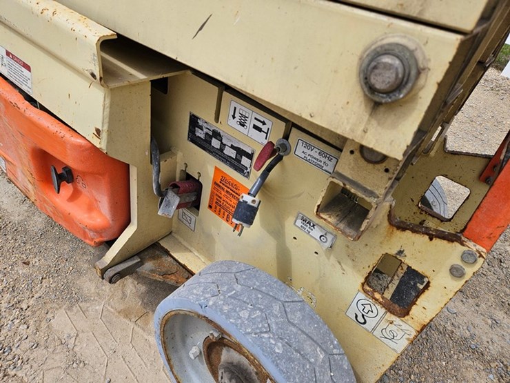 2015-jlg-2632es-image-13