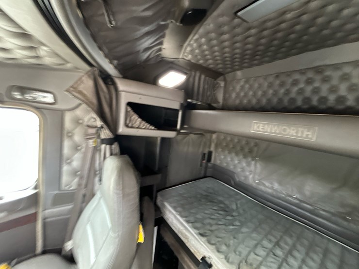 2017-kenworth-t660-image-64