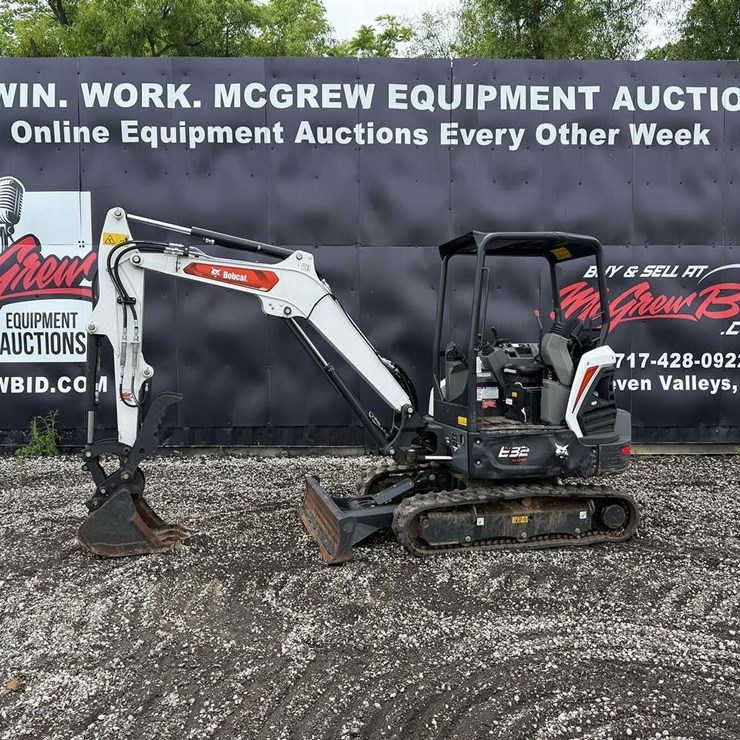 2025 BOBCAT E32
