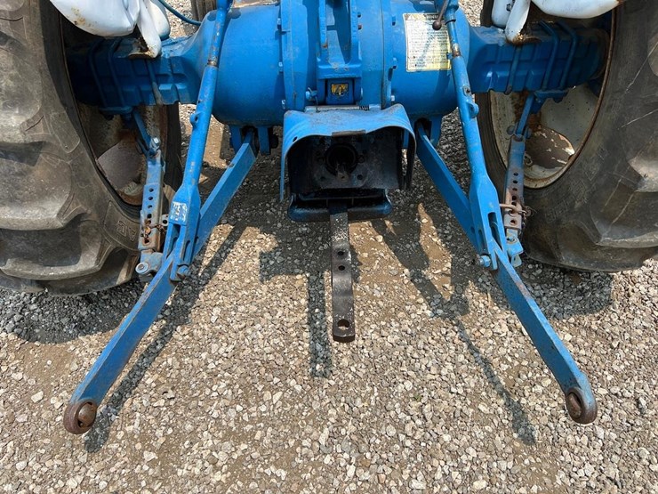 ford-2810-image-12
