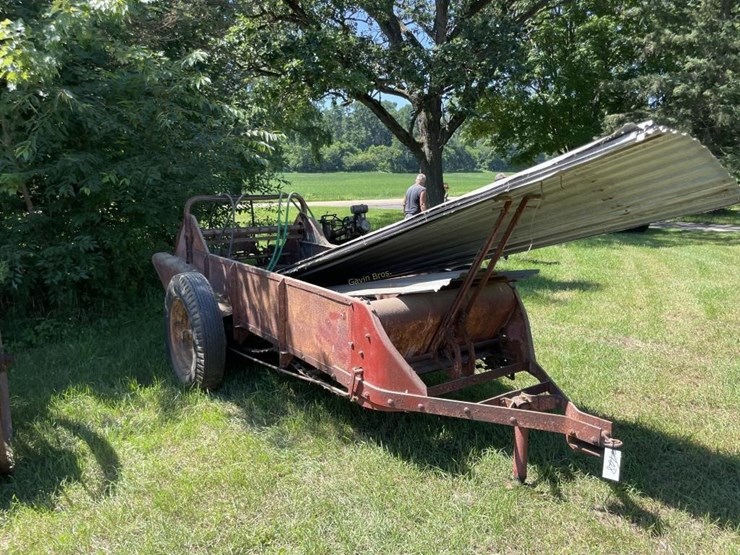 ground-driven-manure-spreader-image-2