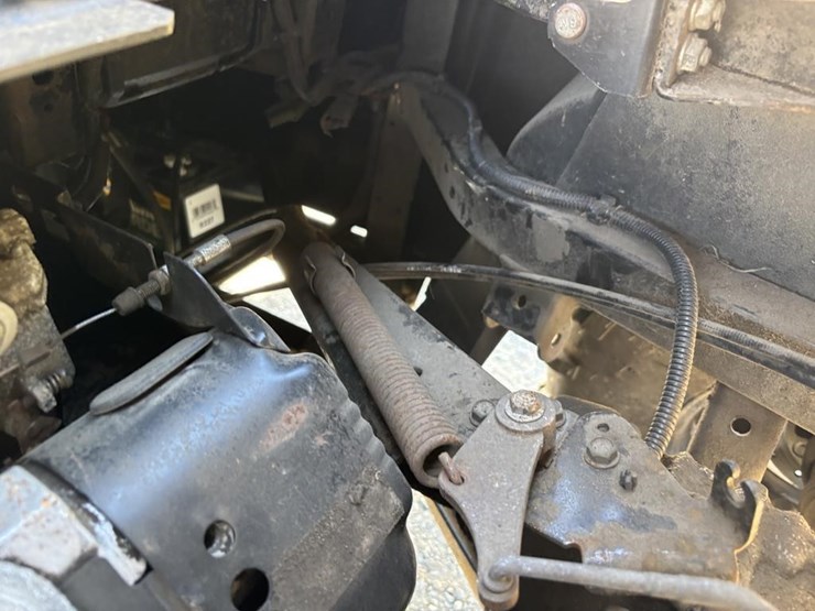 2014-john-deere-gator-xuv-550-image-24