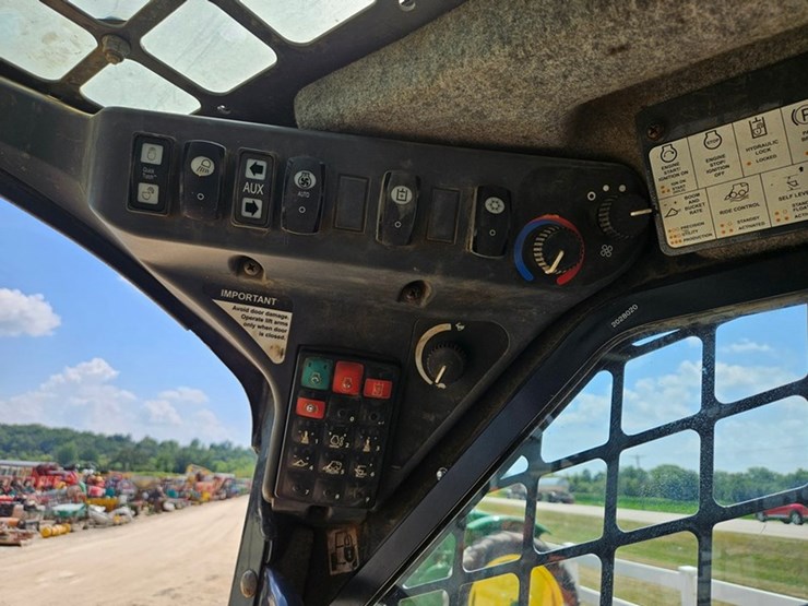 deere-331g-image-28