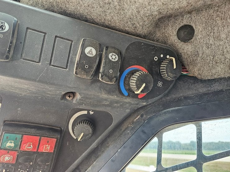 deere-328e-image-31
