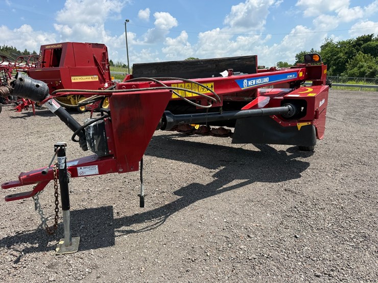 2022-new-holland-210-image-1