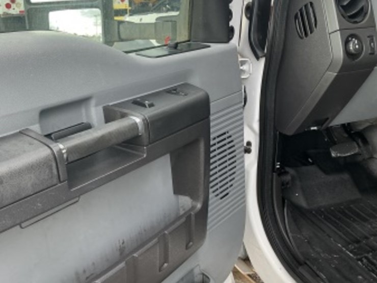 2015-ford-f550-image-29