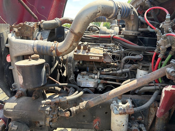 2000-freightliner-fl80-image-45