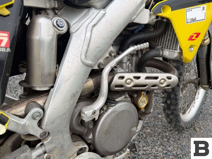 2012-suzuki-rmz450-competition-dirt-bike-image-16