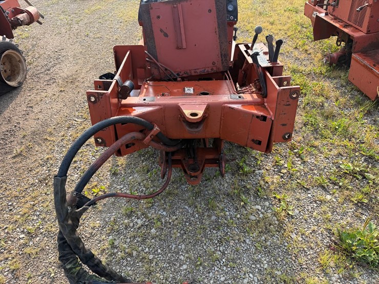 ditch-witch-350sx-image-19