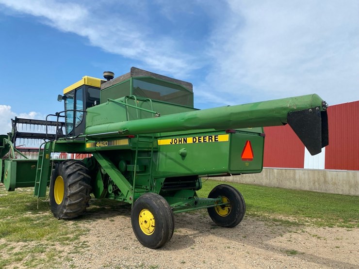 john-deere-4420-combine-image-3