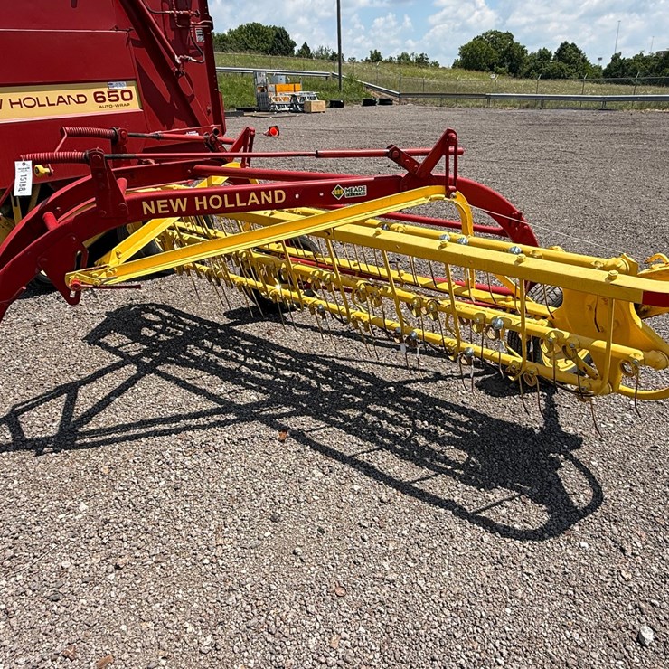 NEW HOLLAND 256