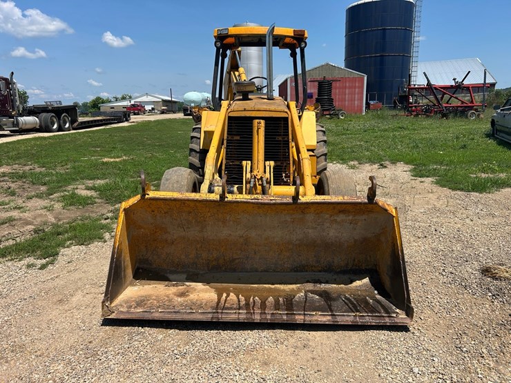 john-deere-610b-backhoe-image-2