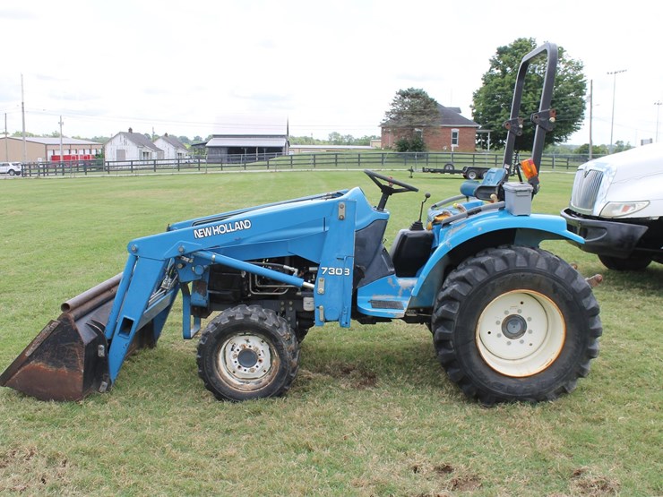 new-holland-tractor-8804-image-1