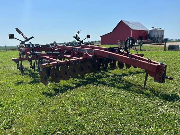 case-ih-730b-ecolo-tiger-ripper-image-1