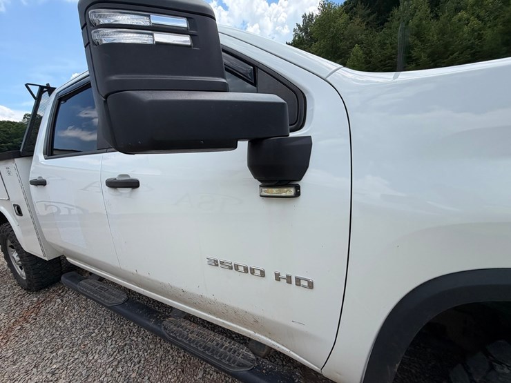 2020-chevrolet-3500hd-image-68