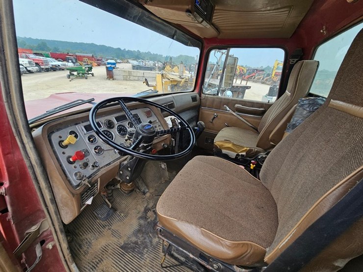 1995-ford-l8000-image-38