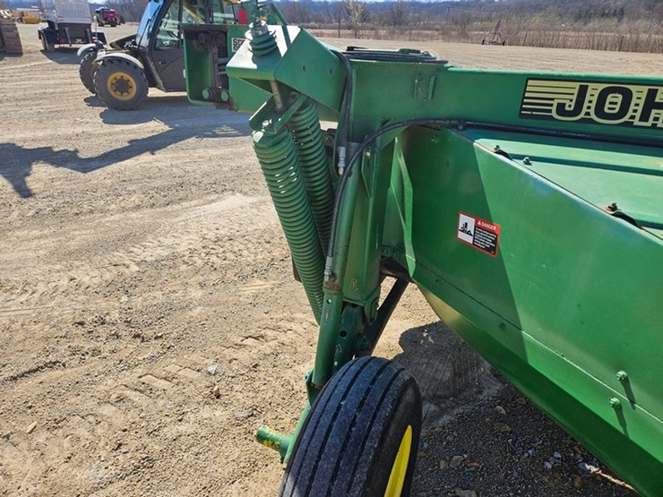 john-deere-820-image-25