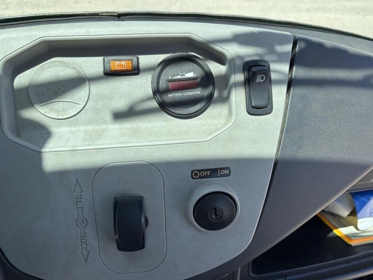 2014-club-car-mf-utility-cart-image-16