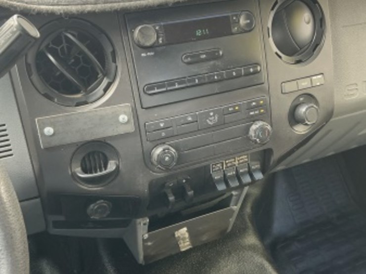 2015-ford-f550-image-23