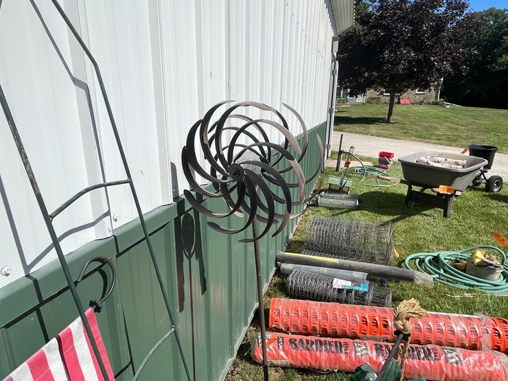 #2151-•-various-metal-yard-decorations-image-4