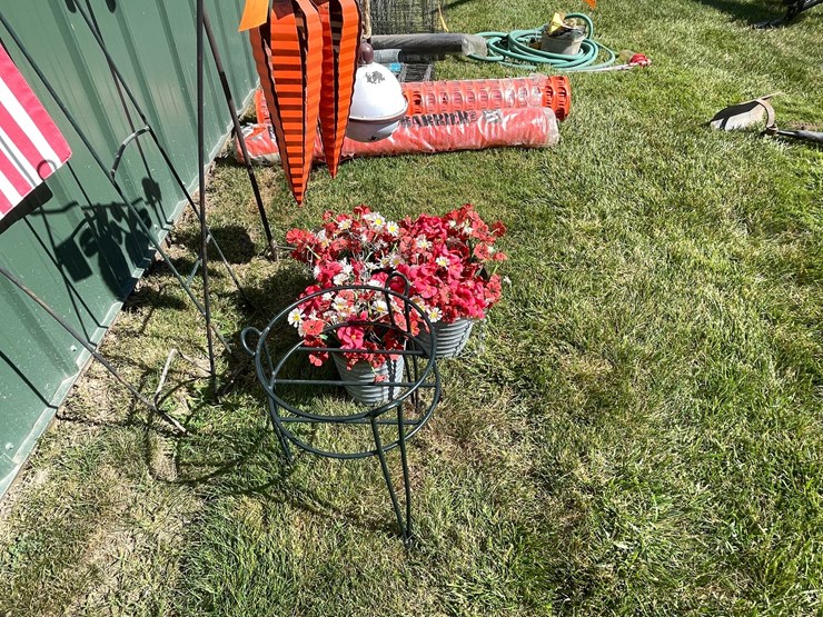 #2151-•-various-metal-yard-decorations-image-5