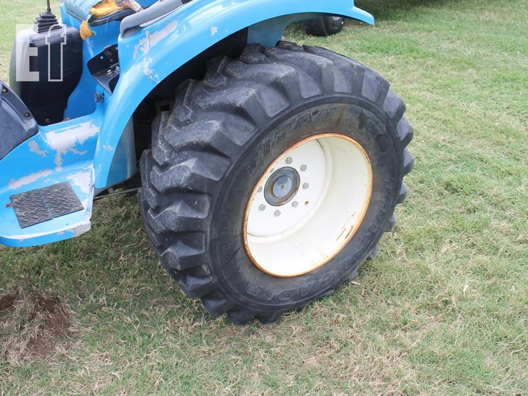 new-holland-tractor-8804-image-6