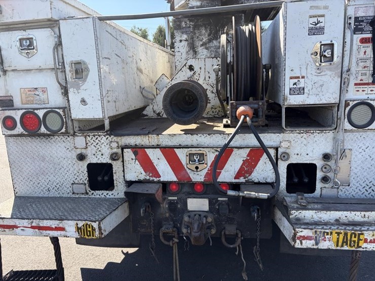2000-freightliner-fl80-service-utility-truck-image-21