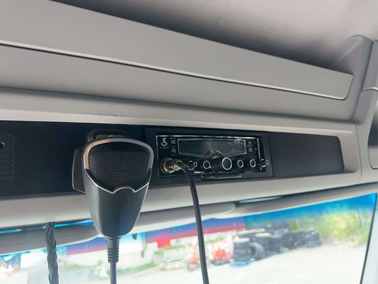 2022-kenworth-t680-image-25
