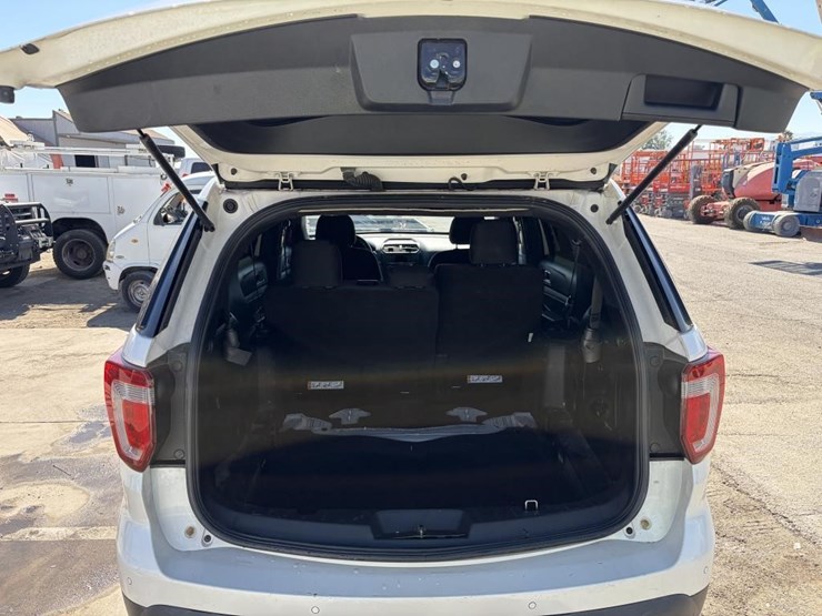 2017-ford-explorer-xlt-image-15