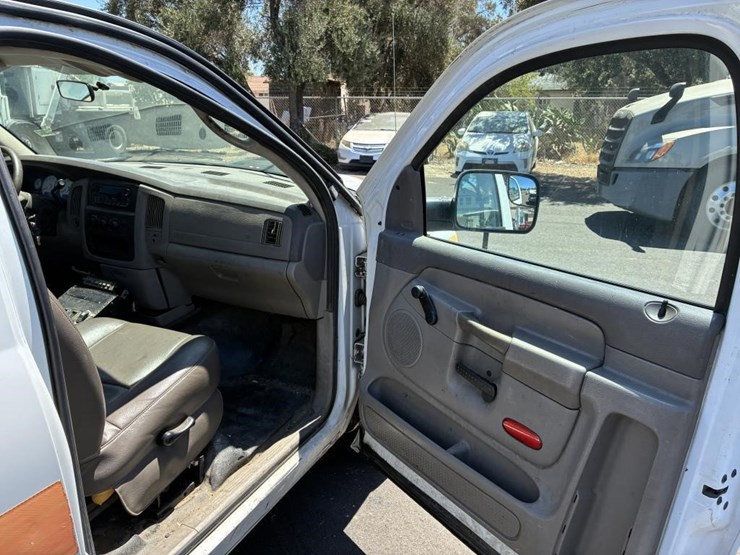 2005-dodge-ram-2500-image-15