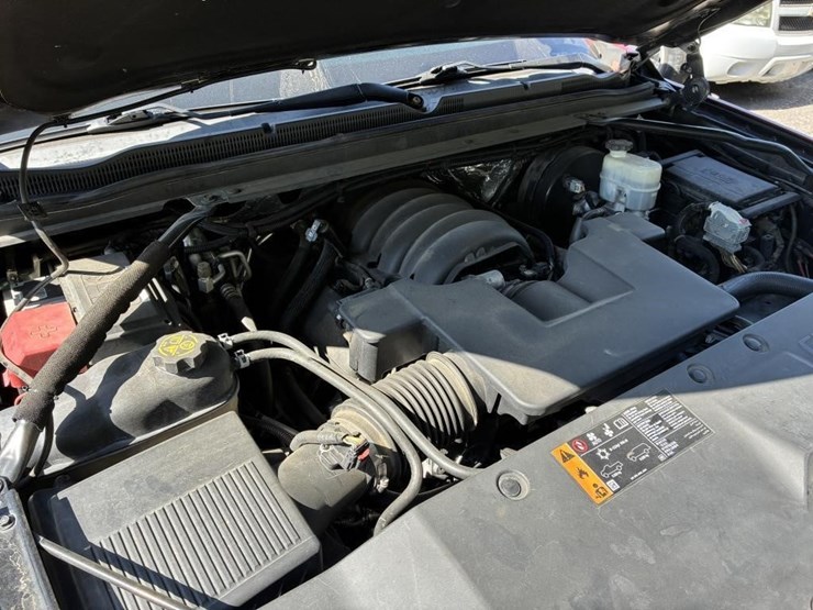 2018-chevrolet-suburban-image-11