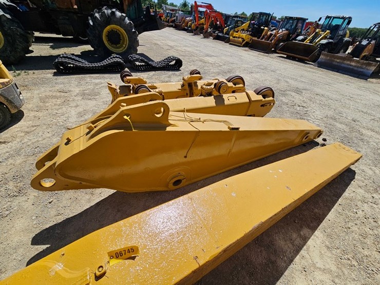 caterpillar-15-image-4