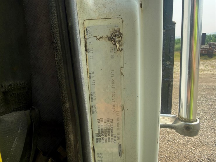 2000-freightliner-fl60-image-64