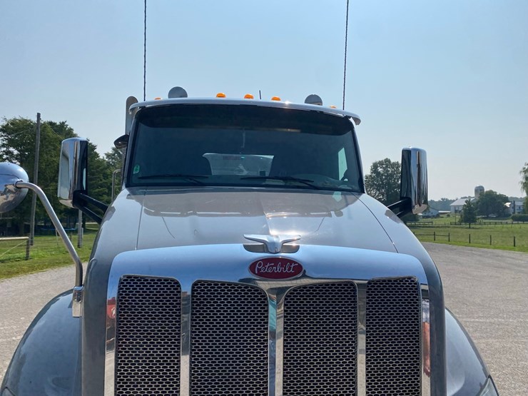 2019-peterbilt-579-image-7