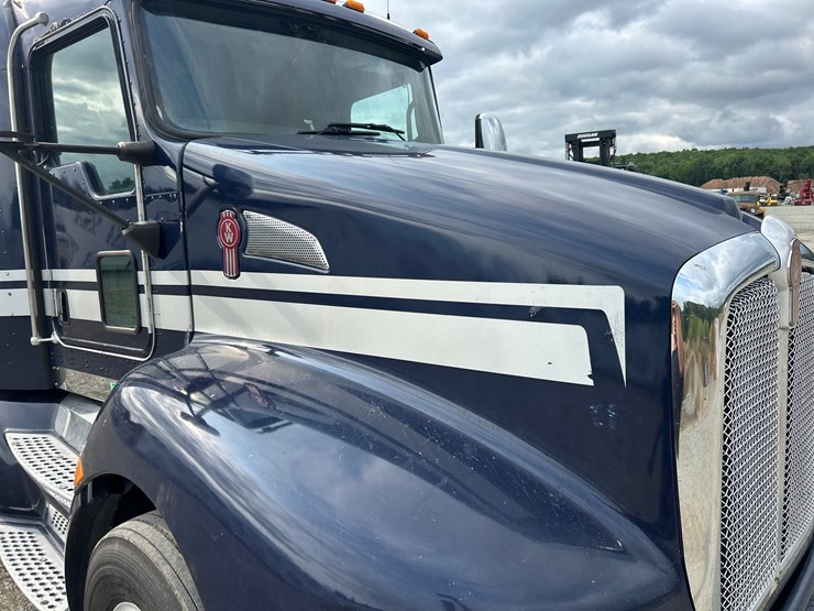 2017-kenworth-t660-image-11