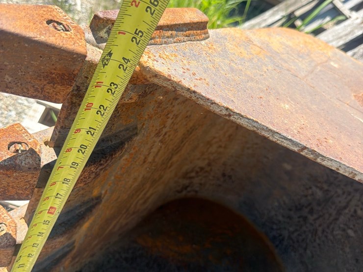 24"-john-deere-mini-excavator-bucket-image-2
