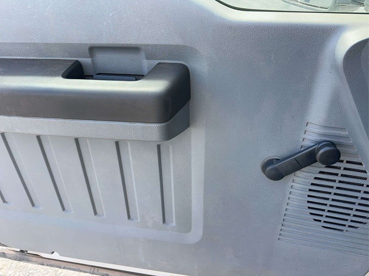 2016-ford-f250-xl-image-28