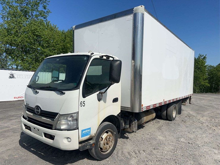 2015-hino-195-image-1