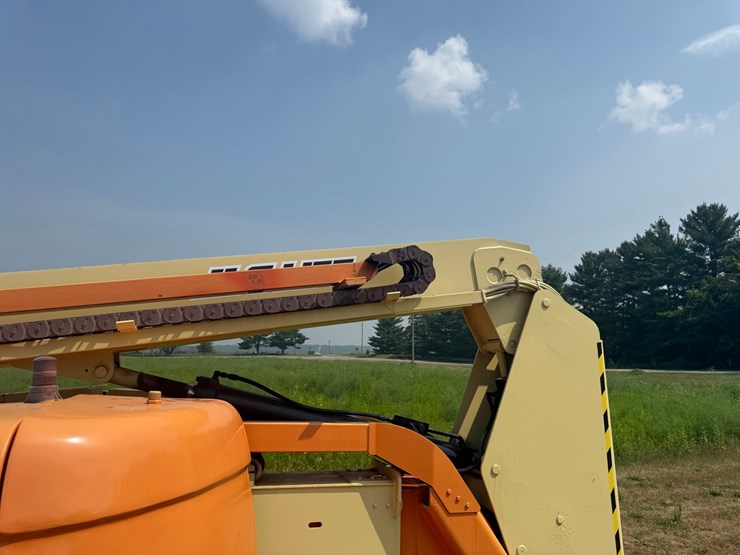 2012-jlg-600aj-image-22