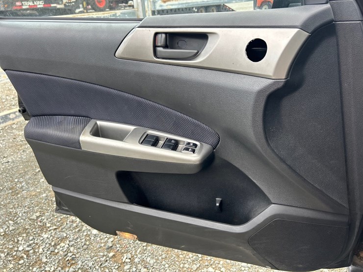 2010-subaru-forester-image-43