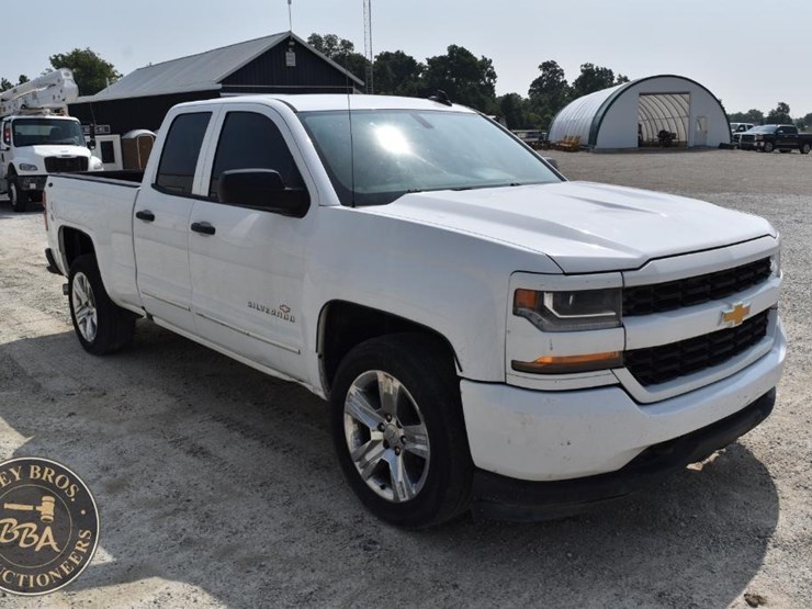 2017-chevrolet-silverado-1500-image-5