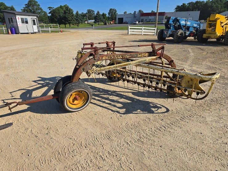 new-holland-258-image-2